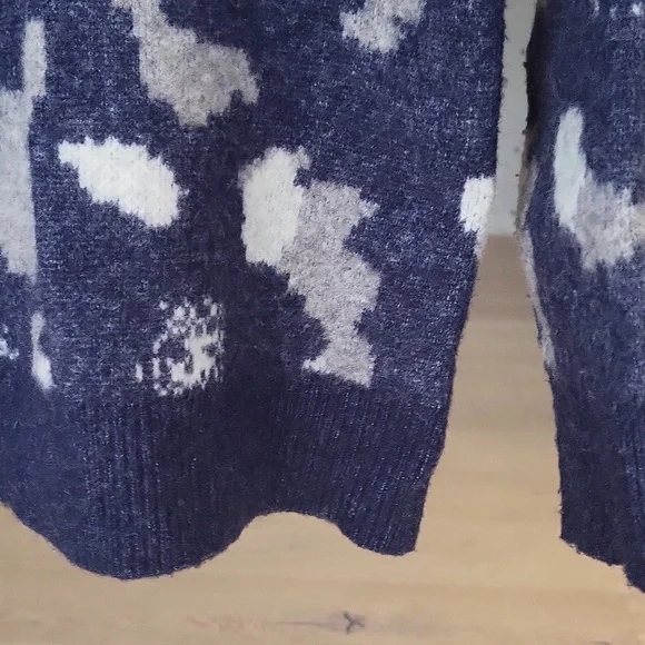 Patterned Sweater - Picture 4 of 5